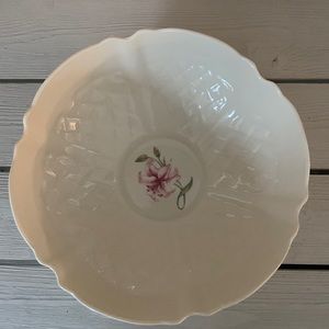 Centerpiece Country Trellis by Belleek Pottery (Ireland).